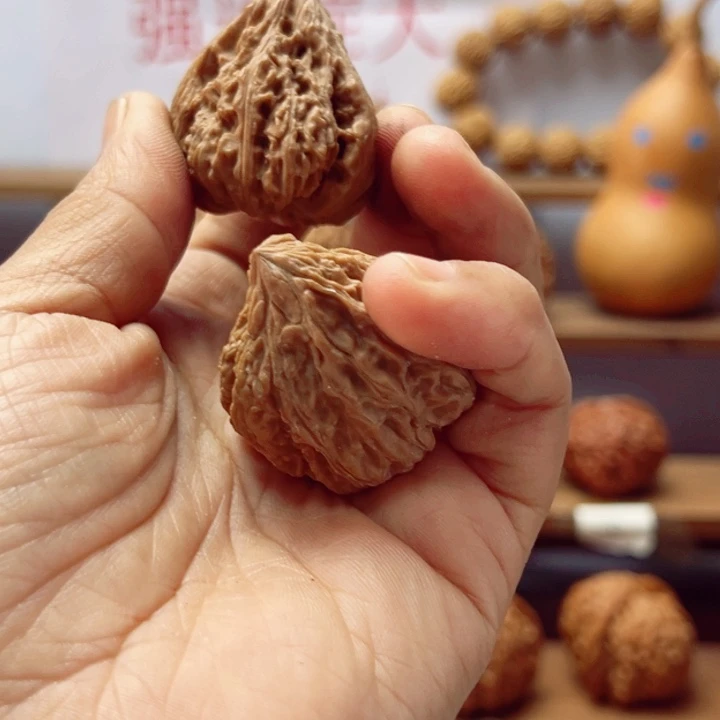 佑***佑涿鹿南疆石文玩核桃