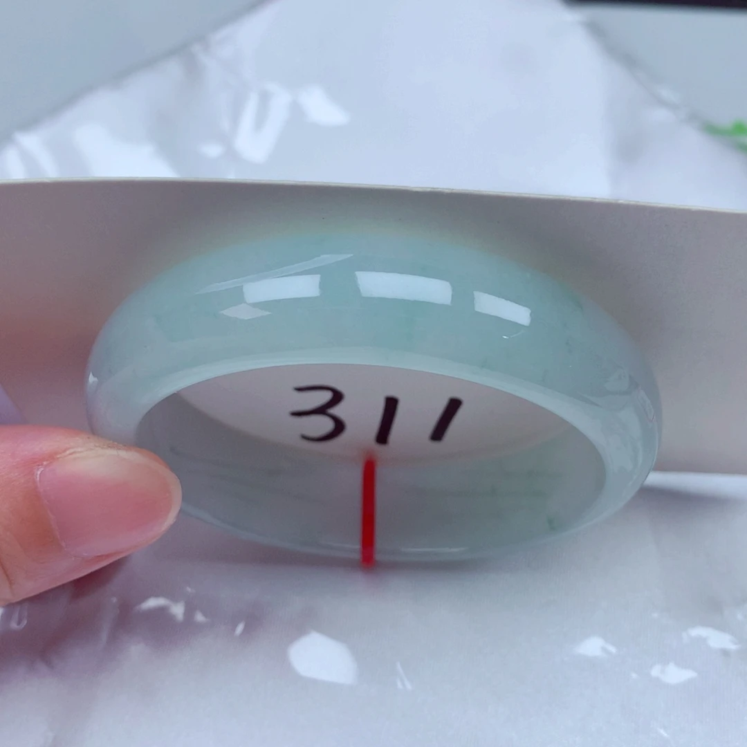 翡翠手镯未镶嵌翡翠