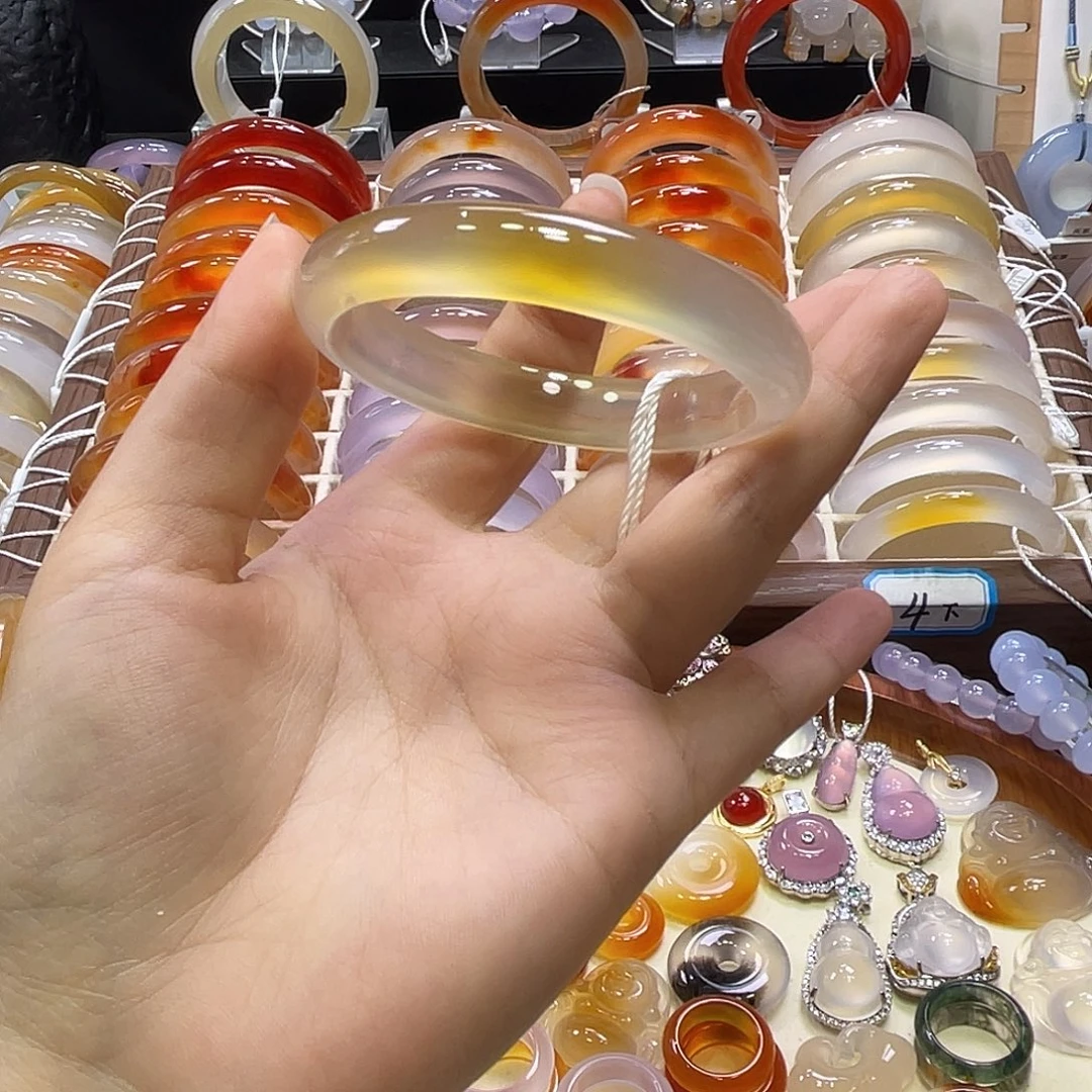 玛瑙/玉髓未镶嵌手镯不同光线不同角度色不同