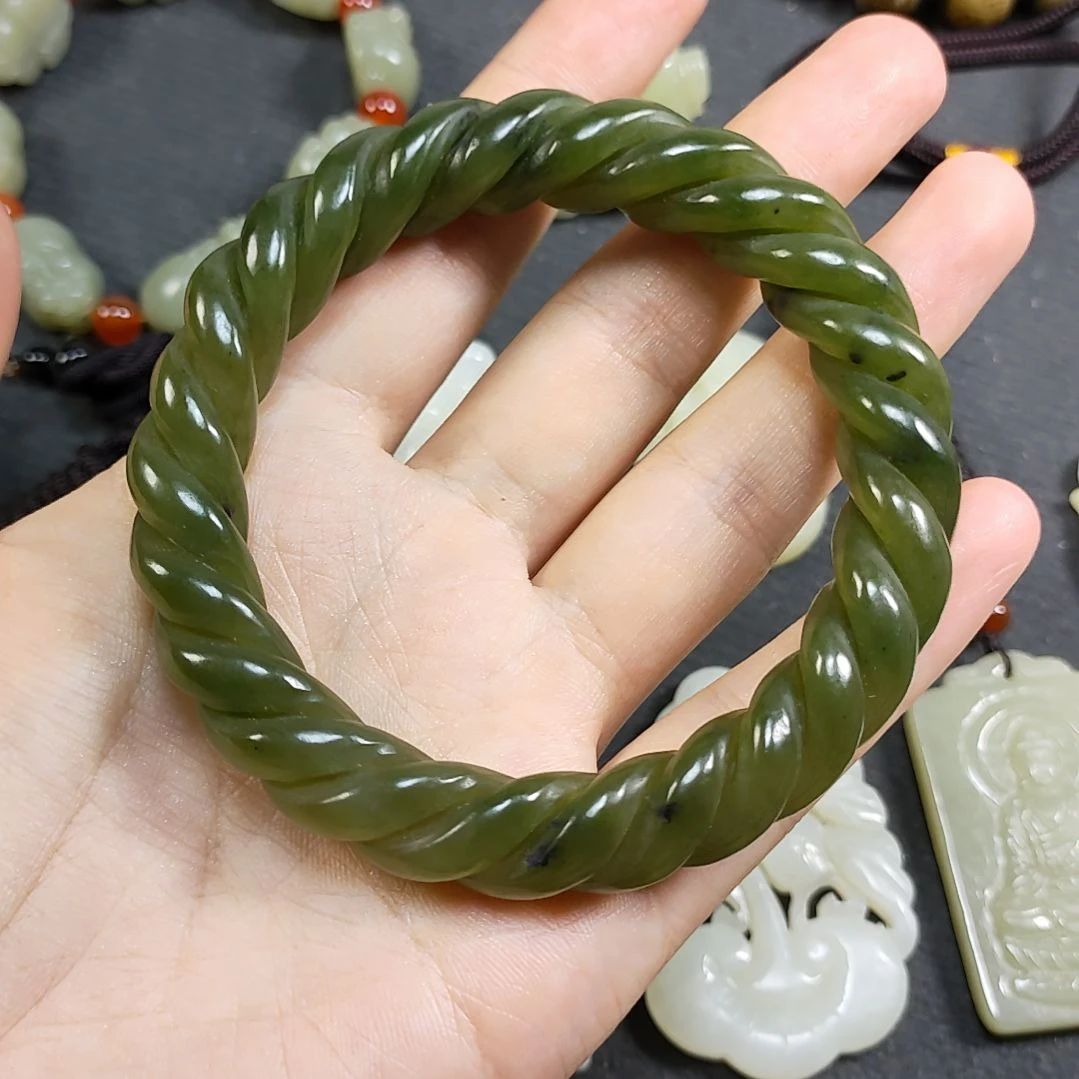 一***花和田玉（碧玉）未镶嵌颈饰