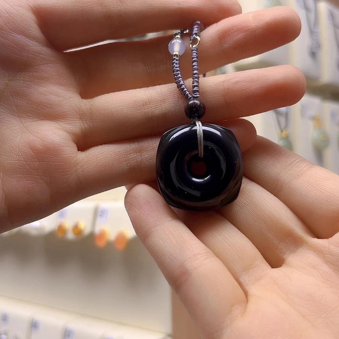 小***帽和田玉未镶嵌吊坠(赠链)