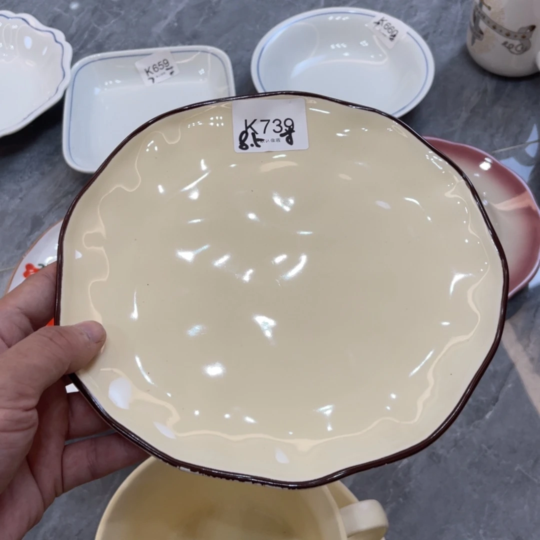 陶瓷微瑕餐具介意勿拍，满18飞！