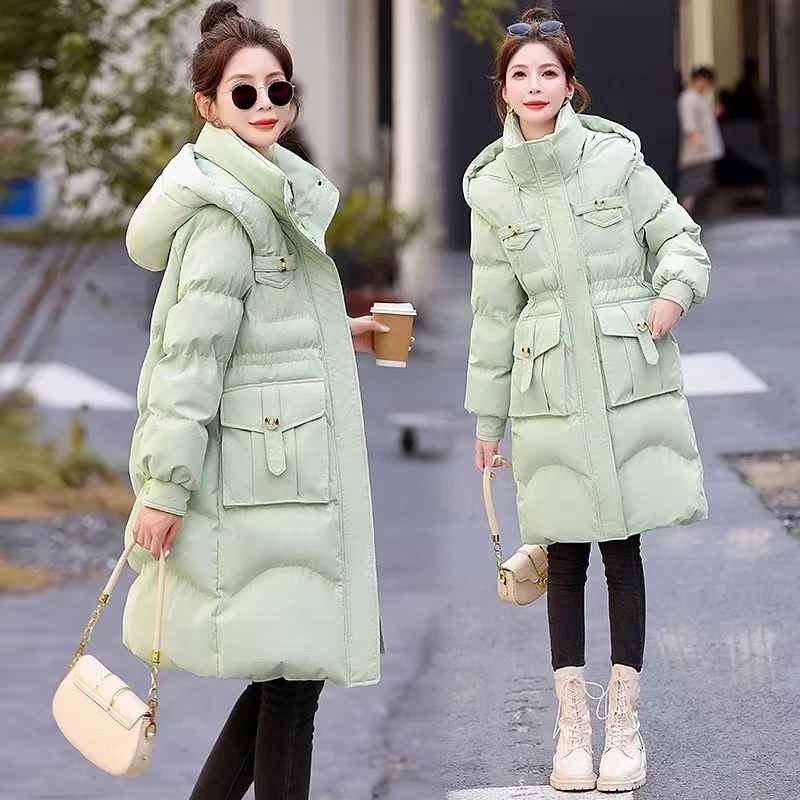 《蔓》2024冬季中长款通勤连帽绿色纯色显瘦羽绒服外套YR047