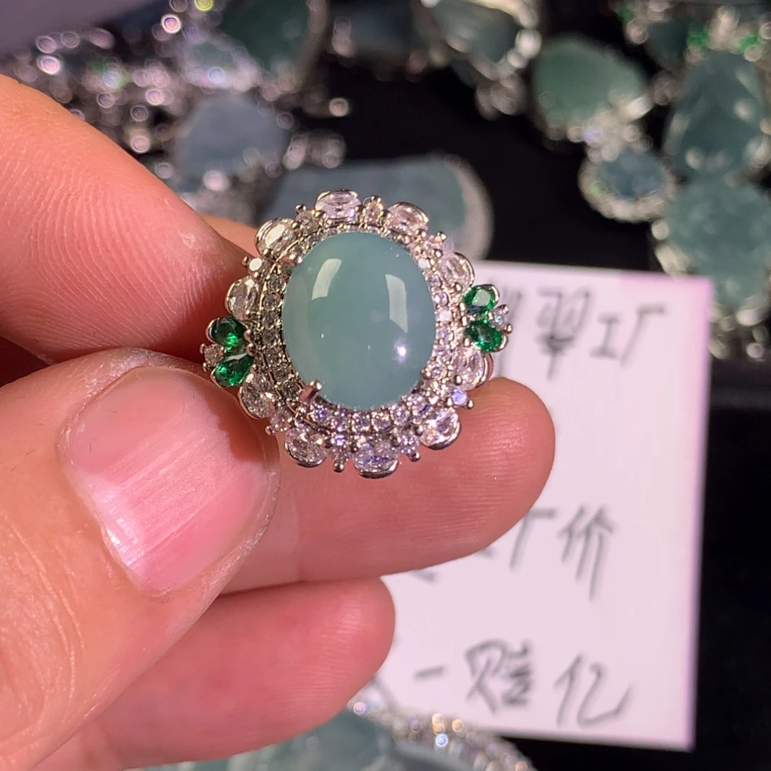 翡翠未镶嵌颈饰戒指