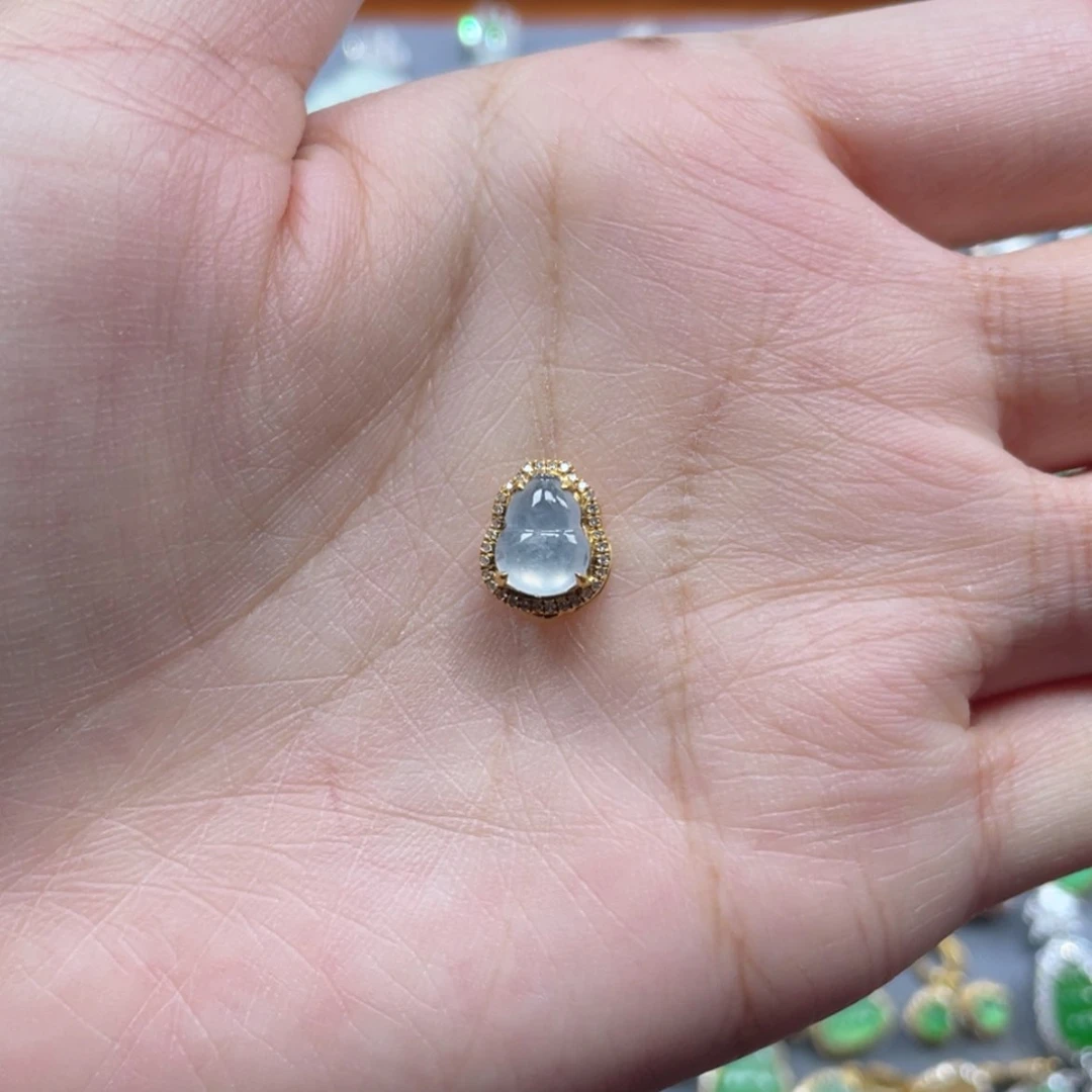 【闪购商品】颈饰18K金镶嵌翡翠