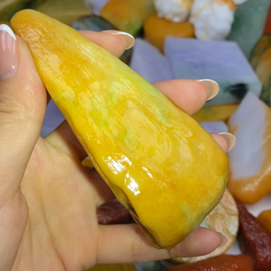 翡翠未镶嵌颈饰缅甸