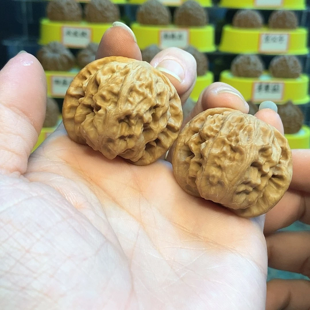 文玩核桃吊坠野狼