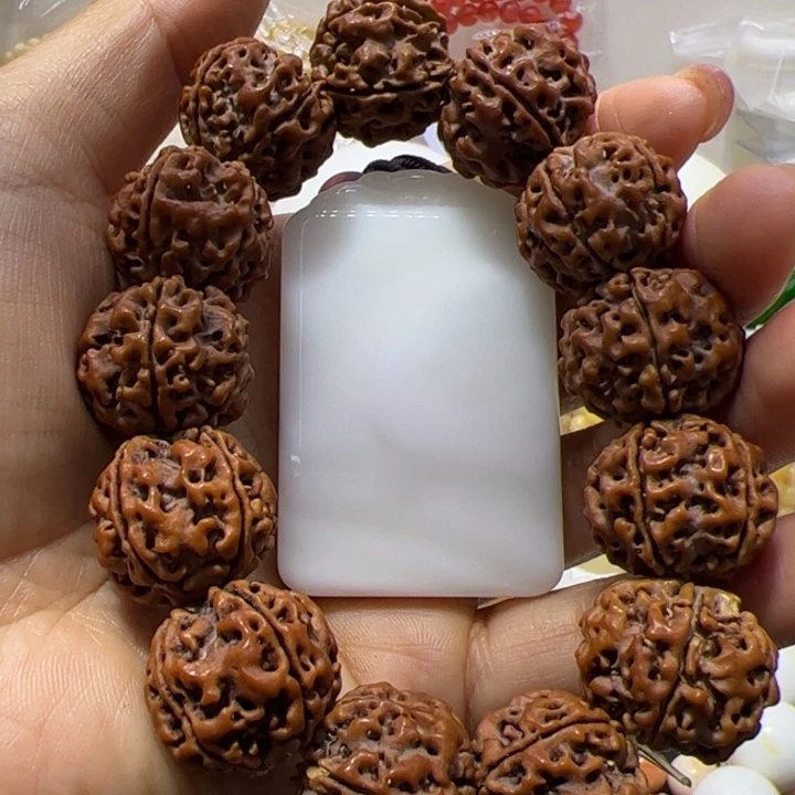 核桃手串/手链玉化大白牌子