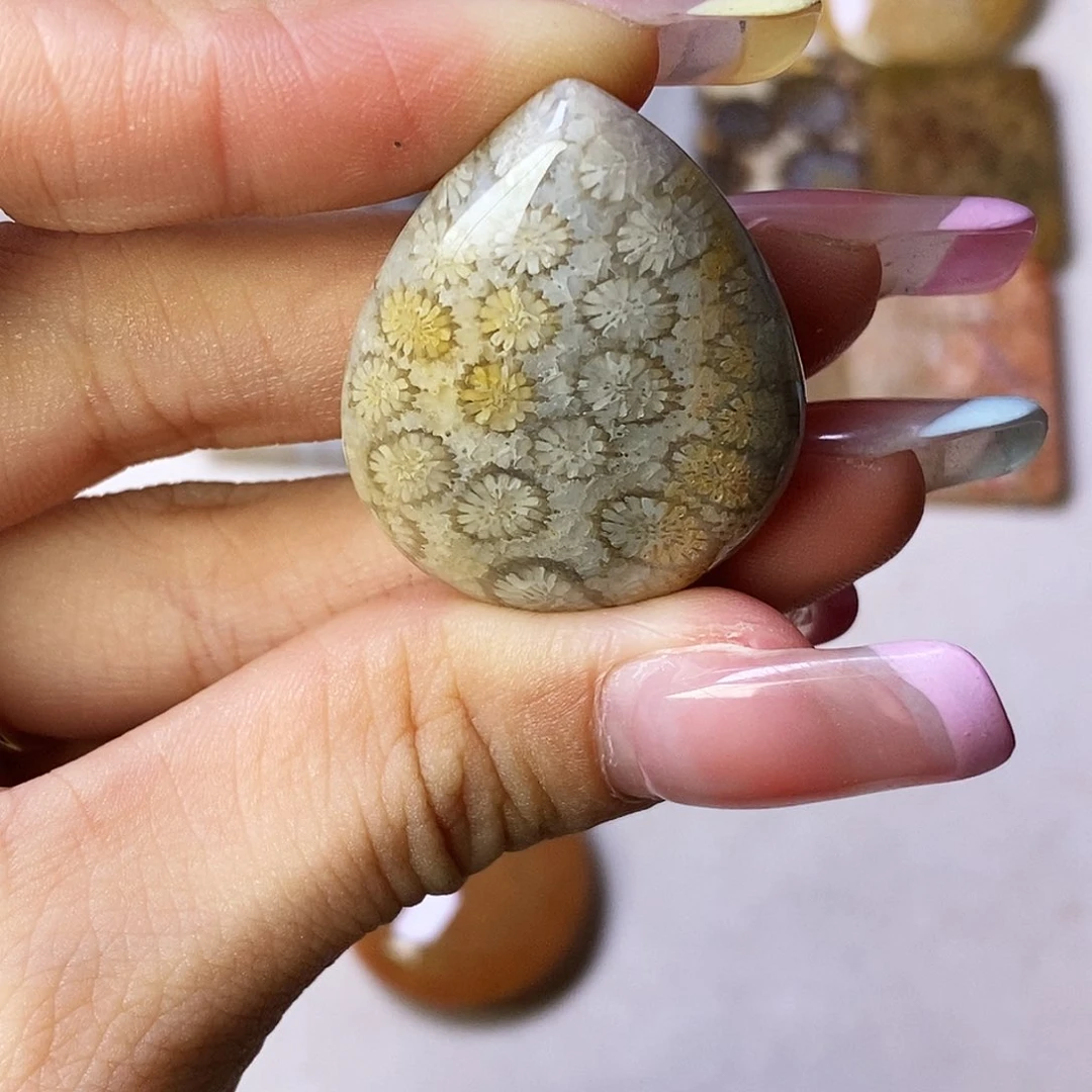 硅化玉颈饰合金当***袭