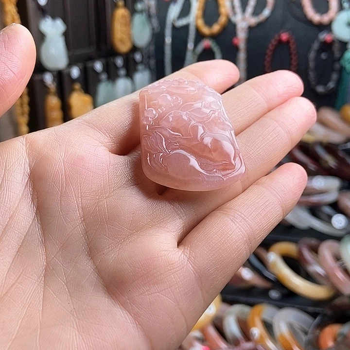 銎***嗨石英质玉未镶嵌颈饰