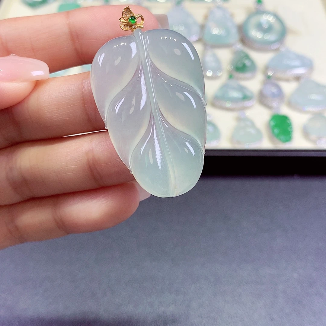 翡翠18K金镶嵌颈饰翡翠