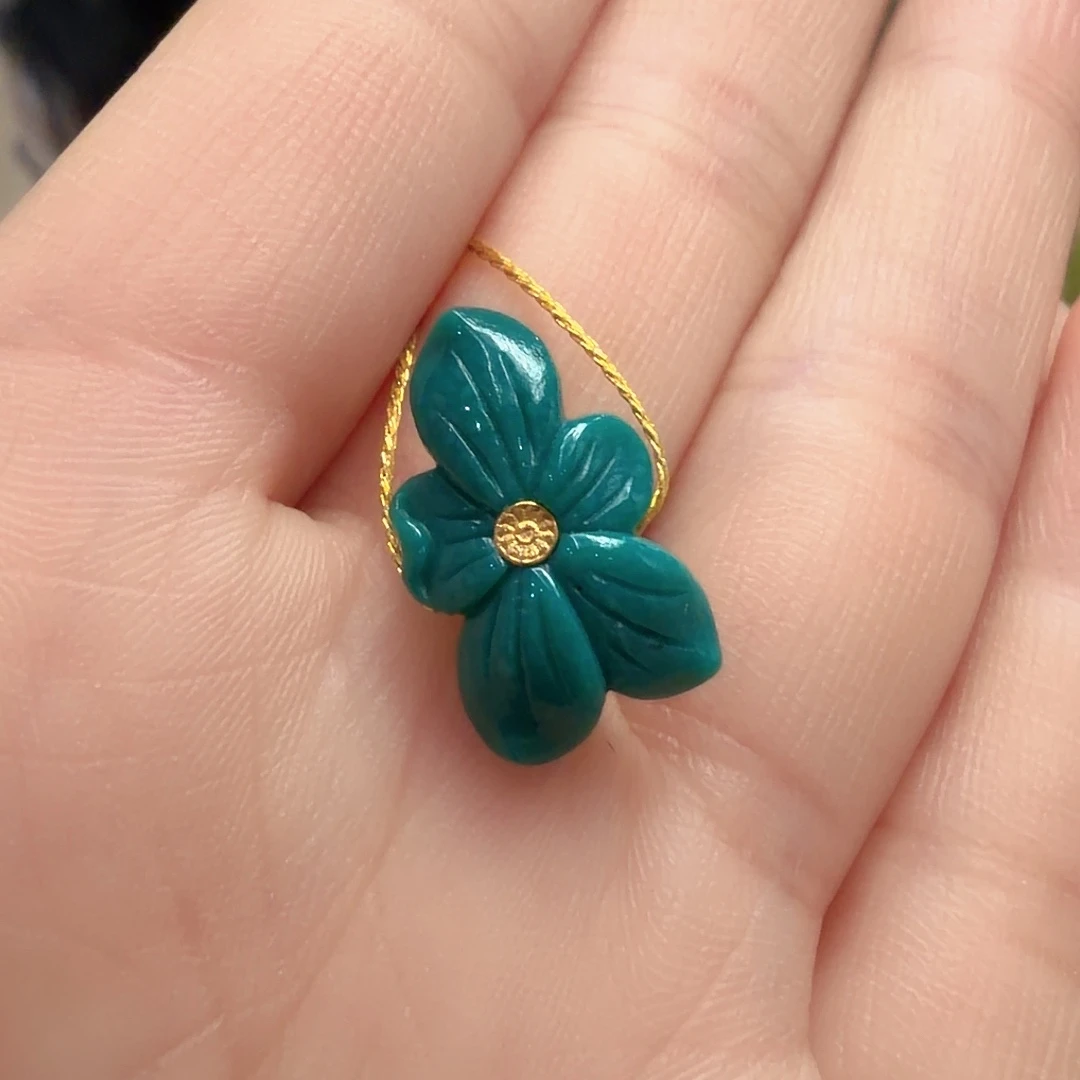 绿松石未镶嵌颈饰