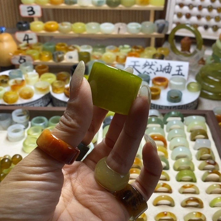 玉***树岫玉未镶嵌戒圈岫玉精品指环