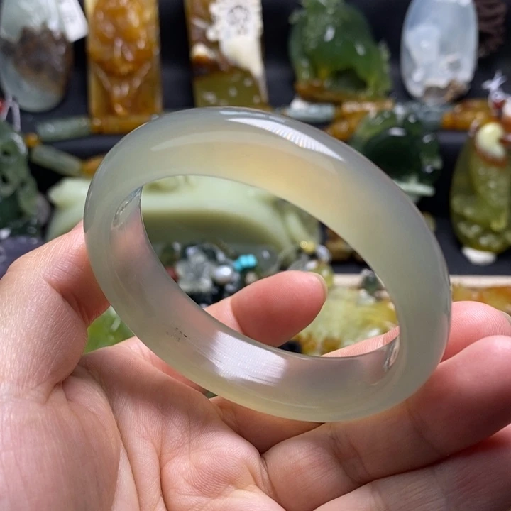 未镶嵌蛇纹石玉手镯魏瑕疵