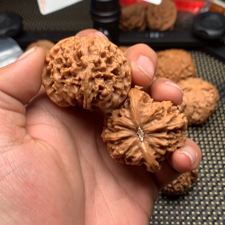 文玩核桃把件烟****?满天星