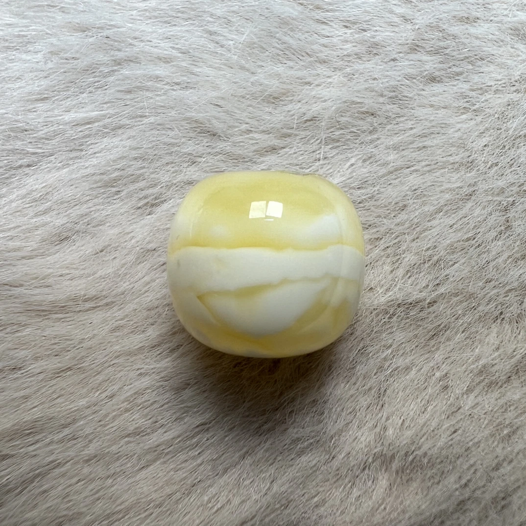 金白虎皮老型，有个浅色植物点，虽金不透但蜡质好够白，尺寸：12.7mm