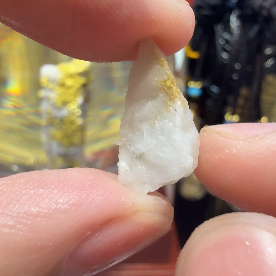 聚金阁天然明金矿标
