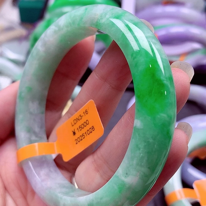 翡翠未镶嵌手镯翡翠