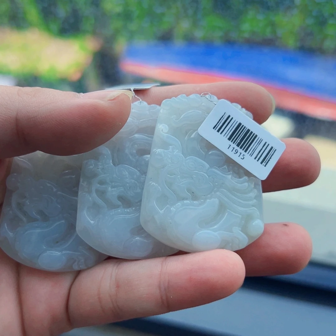 翡翠未镶嵌颈饰挂件