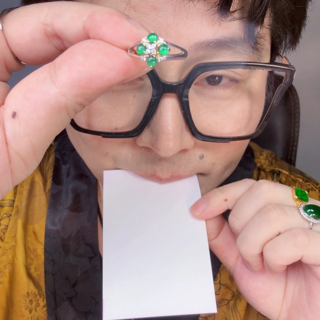 翡翠未镶嵌颈饰一件