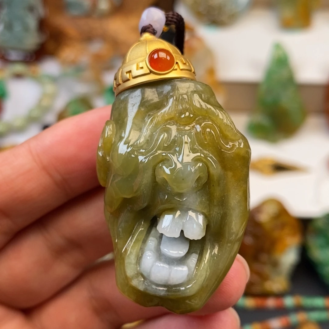 翡翠18K金镶嵌颈饰笑口常开