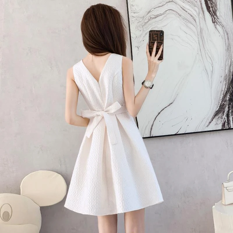 白色连衣裙女腰带2025新款夏高级感成人小个子吊带背心a字短裙子
