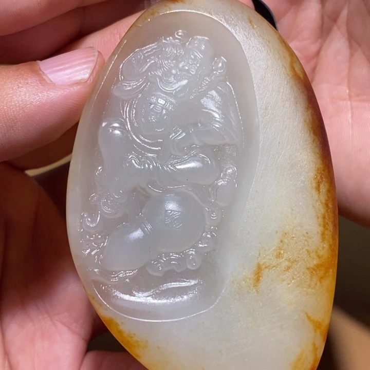 在***约和田玉未镶嵌颈饰