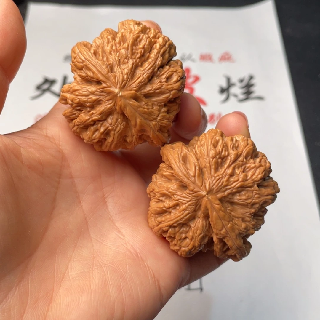 文玩核桃吊坠090。47粗筋有黄尖冰裂