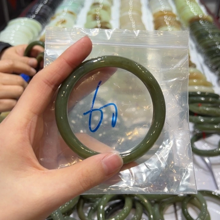 和田玉（糖玉）手镯未镶嵌