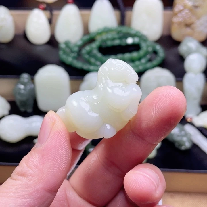 和田玉未镶嵌颈饰