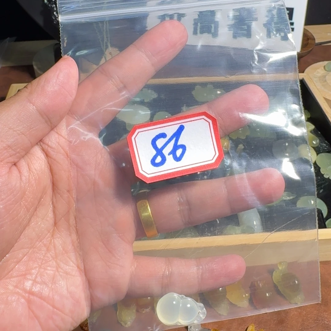 舟***秋蛇纹石玉合金吊坠(不含链)