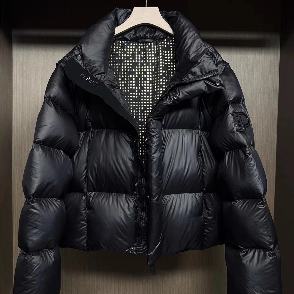 鹅绒服女款黑金短款鹅绒羽绒服百搭黑色加厚保暖连帽外套新款冬季