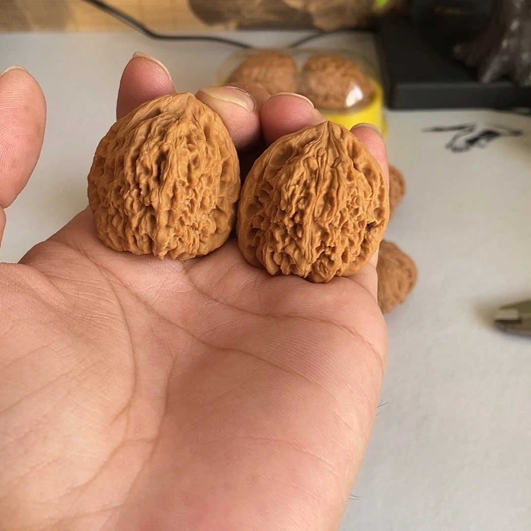 文玩核桃把件36尺南将石，有黄。