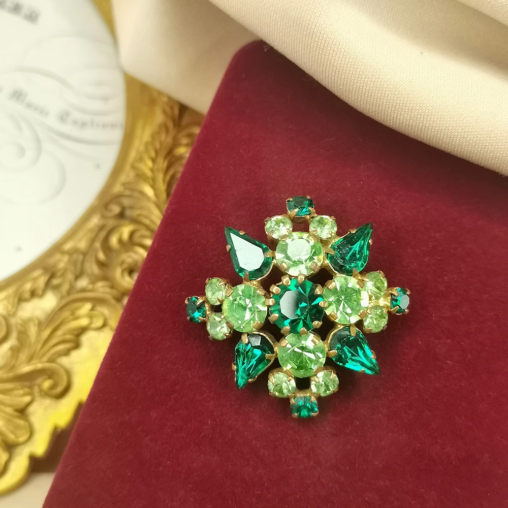 清新绿团花胸针[2501203-049]