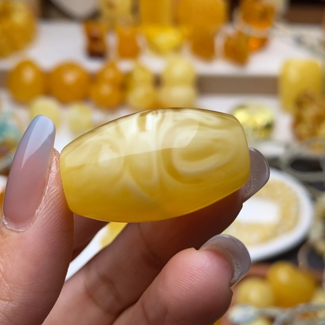 B***t蜜蜡未镶嵌颈饰桶珠