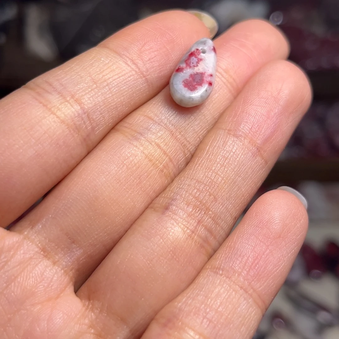 天然辰砂雪里红吊坠