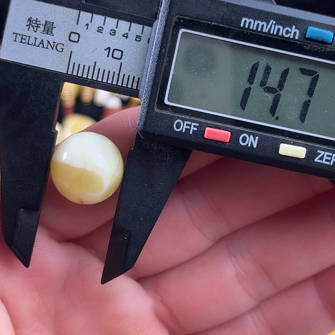 蜜蜡未镶嵌珠宝奇石