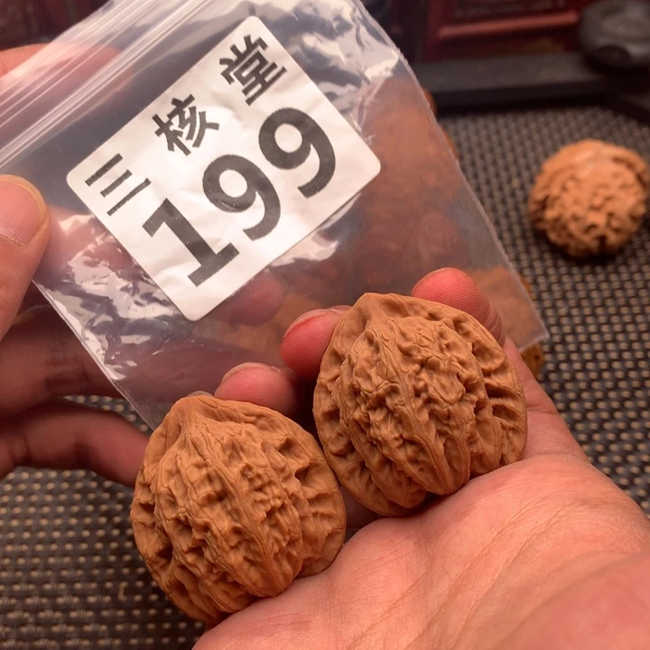 文玩核桃吊坠僧帽
