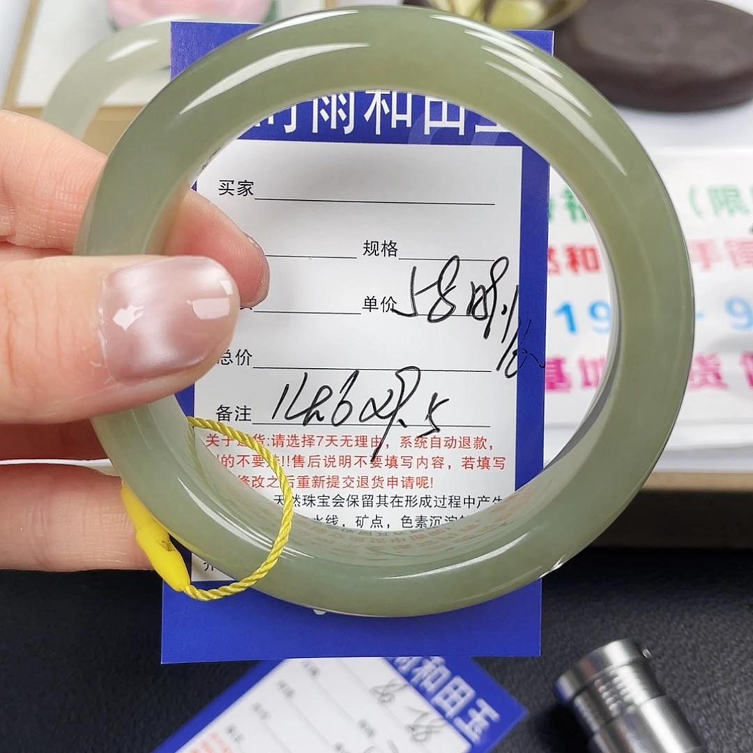 和田玉未镶嵌手镯