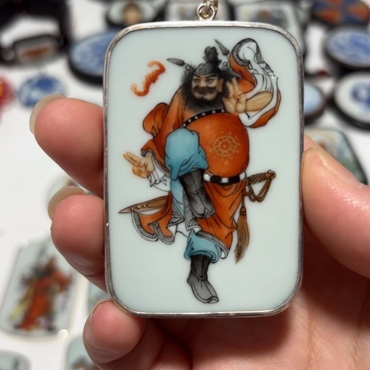 M***为瓷片钟馗挂件一个