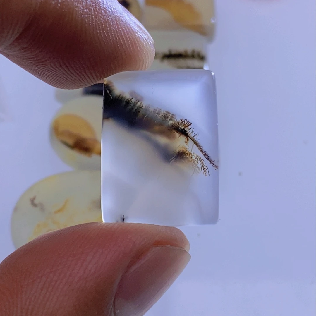 玛瑙/玉髓颈饰未镶嵌丫**?