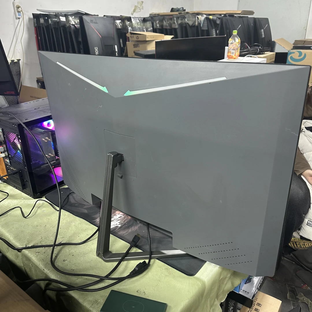 9新  泰坦军团四十寸高刷电竞显示屏 165hz