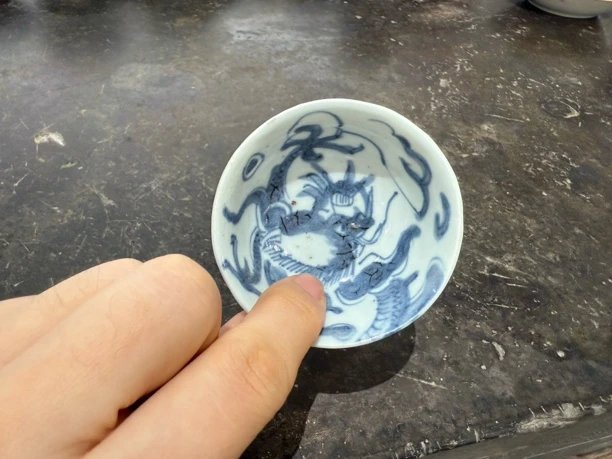 青花过墙龙杯玉壁底