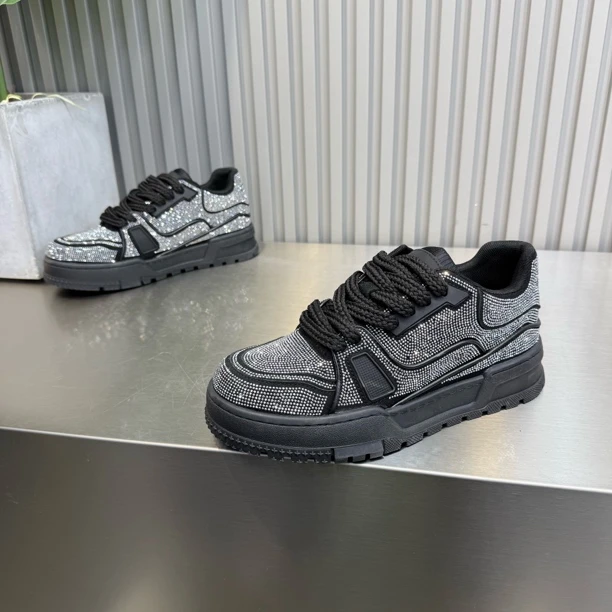 春秋男士韩版休闲鞋水钻素面轻奢网红青春痞帅时尚百搭潮鞋潮男鞋