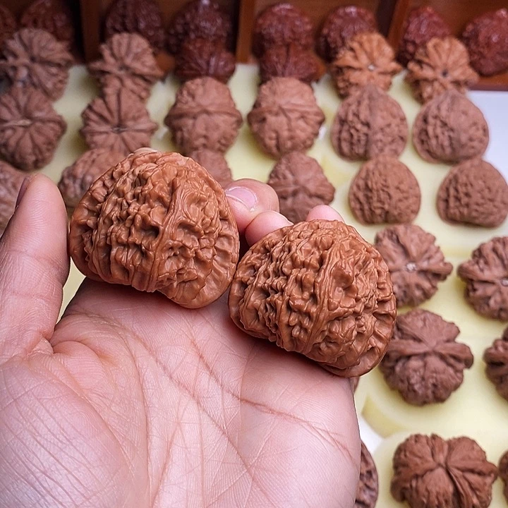 【闪购商品】文玩核桃把件特*43三角白