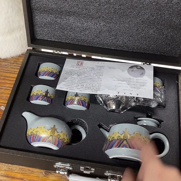 孤品茶具套装等。