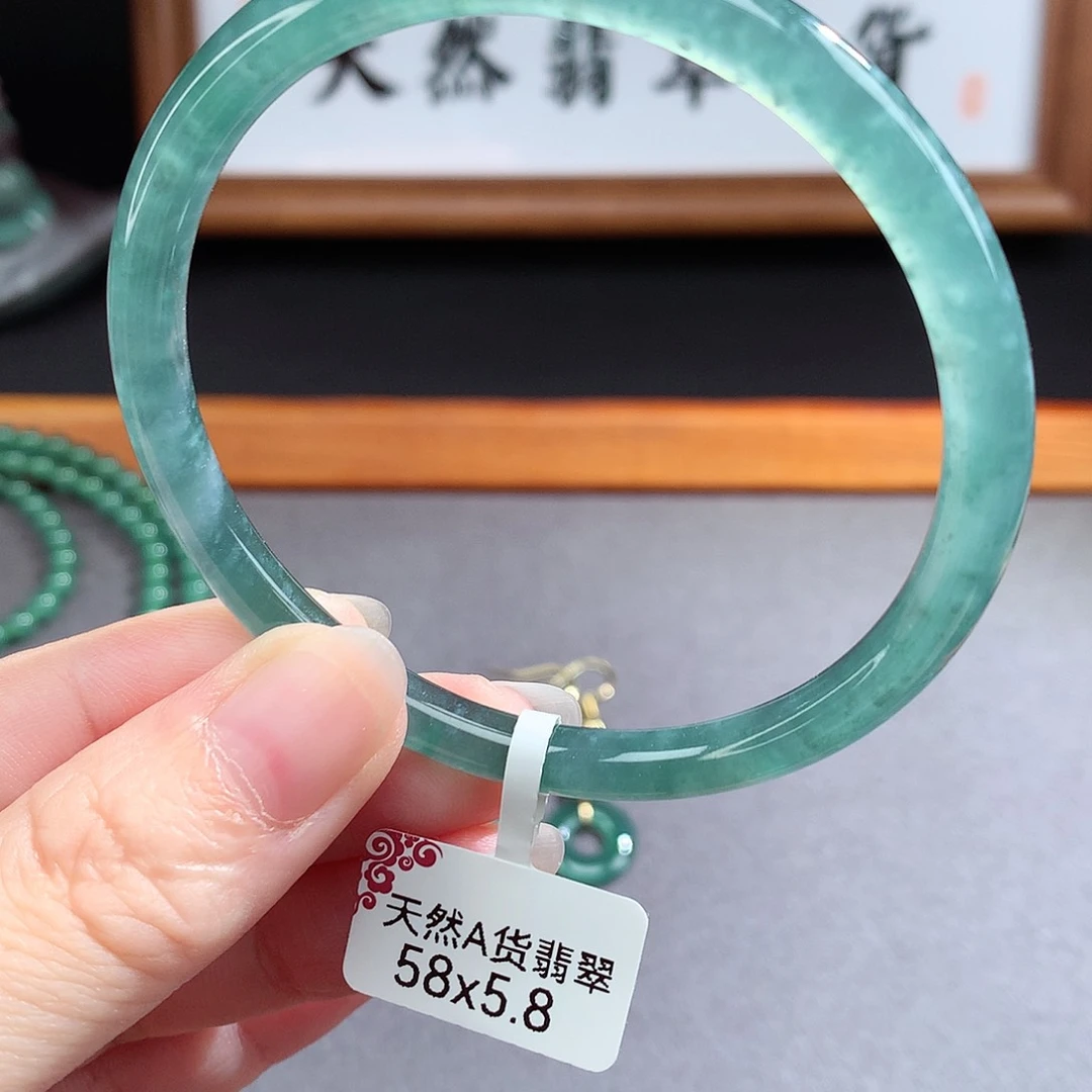 翡翠手镯（圆镯）未镶嵌