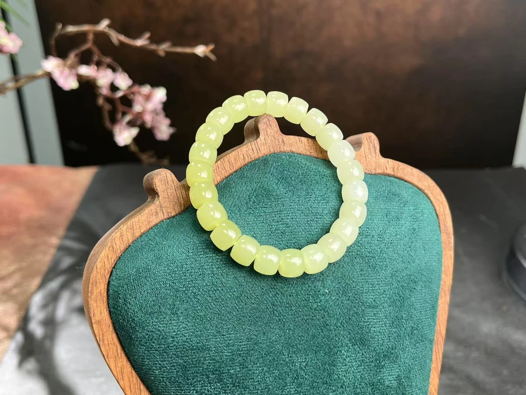 新疆和田玉鸡油黄玉渐变色极限弧手串10-9mm多样性发一件