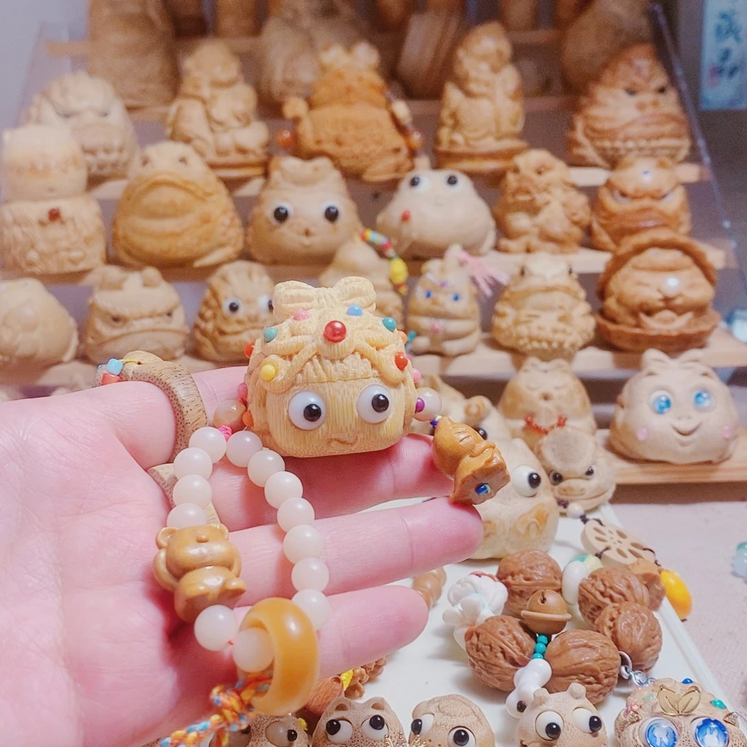 香榧木文玩实心玉竹雕刻可爱公主手捻