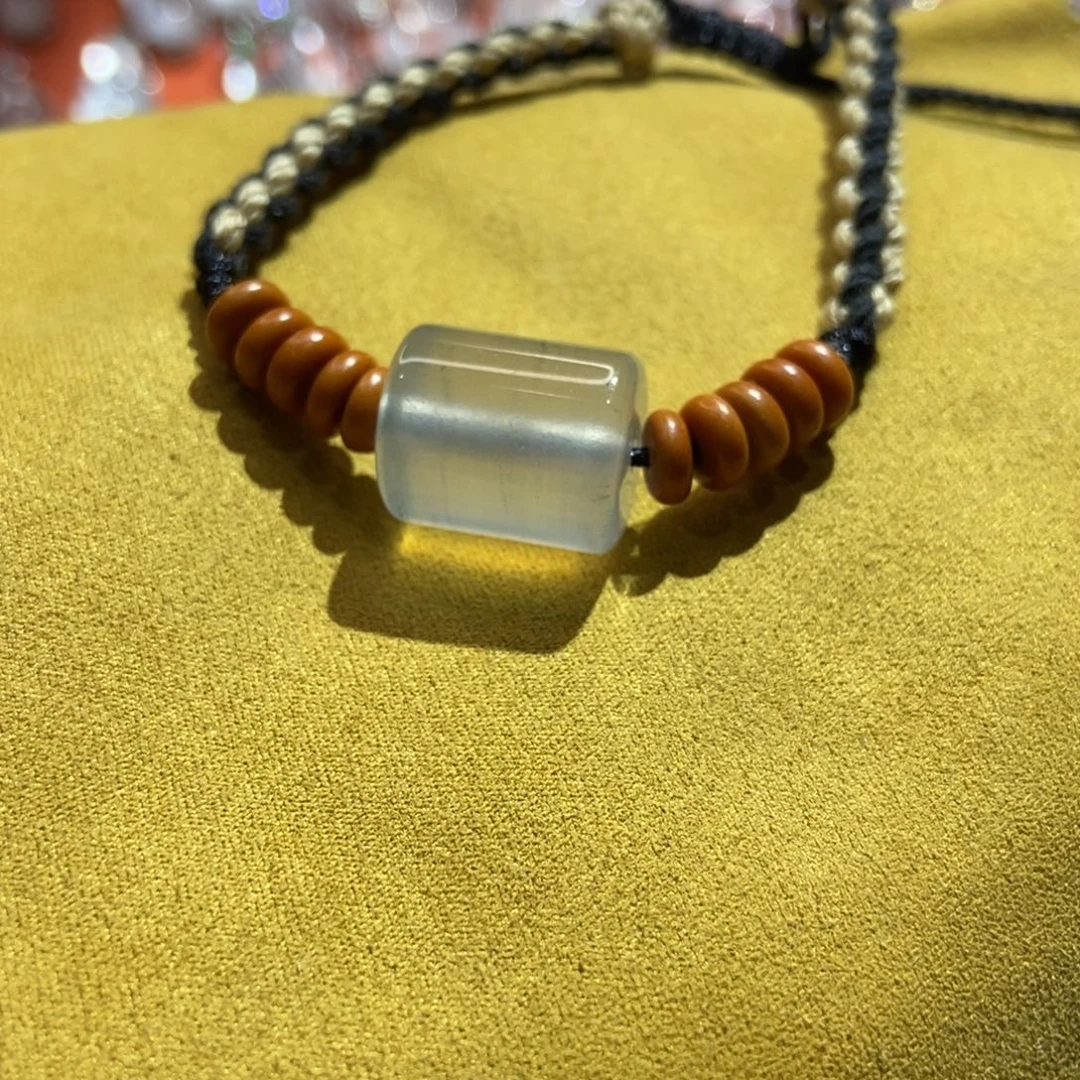 石英质玉未镶嵌颈饰